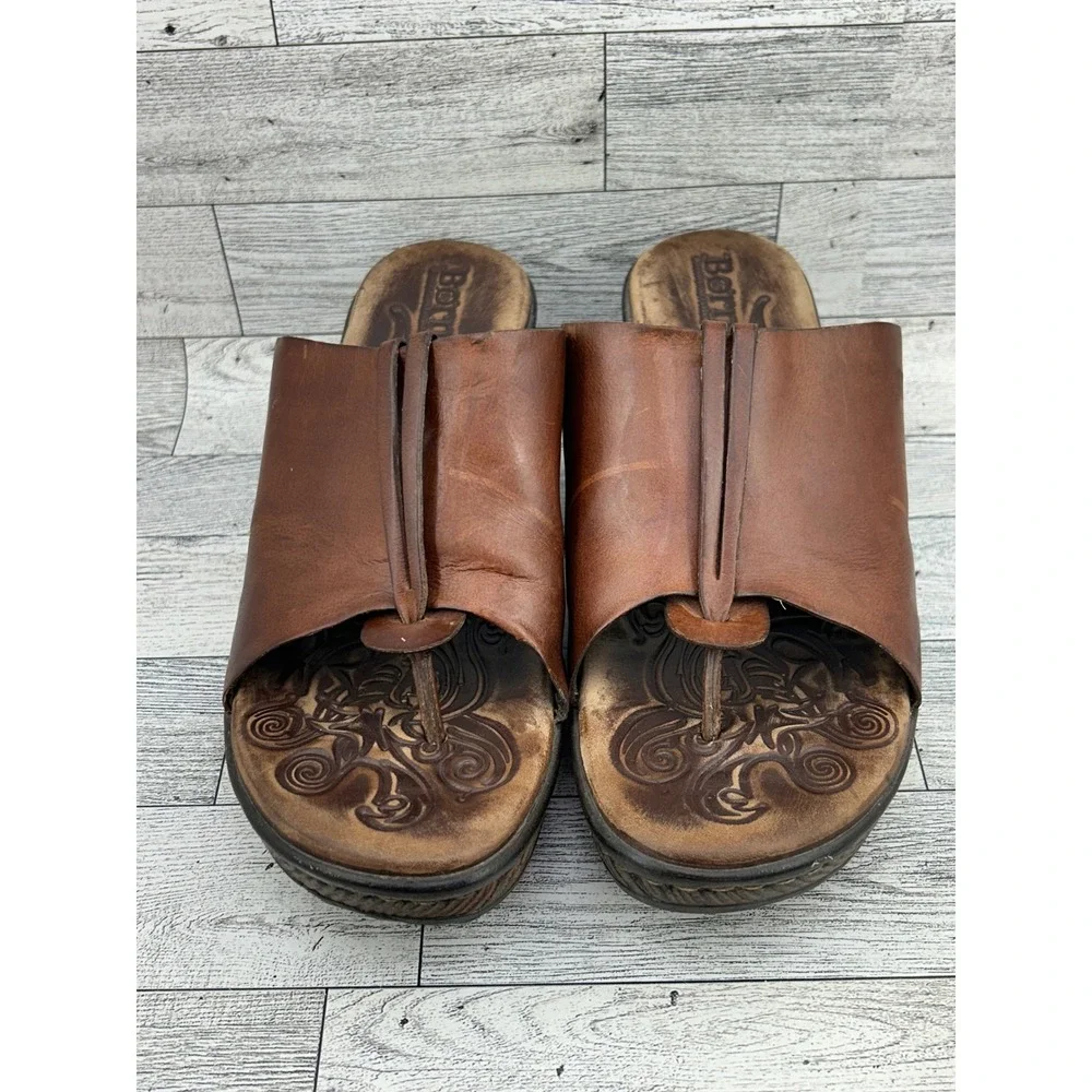 Born Brown Leather Tooled Footbed Thong Wedge Sandals B89626 Women Sz US8 EU39